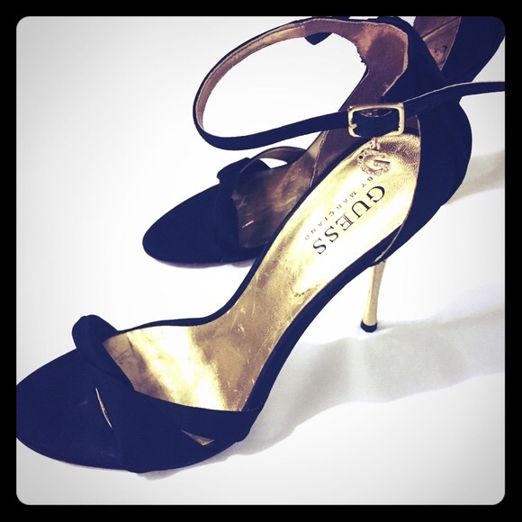 Sz 6 Guess heels - black satin + gold.