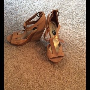 Rue 21 tan wedges
