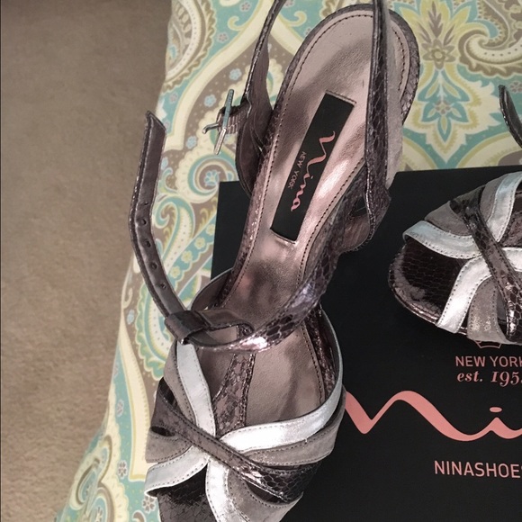 Heels - Picture 4 of 4