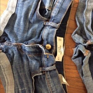 4 shorts. 2 hollister size 0, 2 A&F size 00