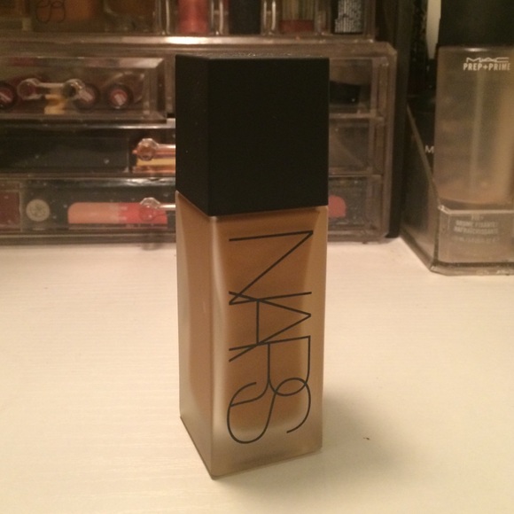 NARS All Day Luminous Foundation CADIZ