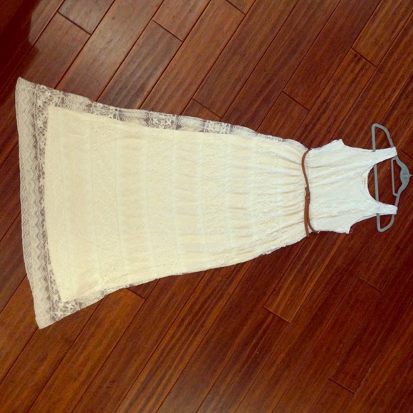 💟Price drop!💟 Beautiful lace, maxi dress😍