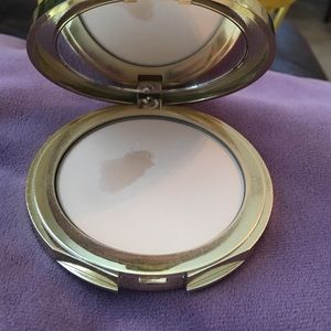 Tarte Confidence Powder Foundation