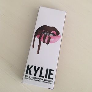 True Brown Kylie Lip Kit