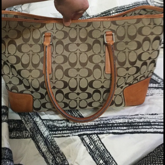 Coach Handbags - 💯% AUTHENTIC 📸flash sale aprox:15" 10.25" 6.25"