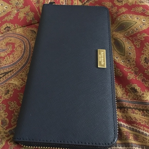 Kate Spade Neda wallet