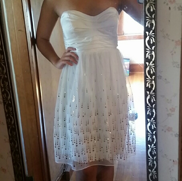 strapless white dress