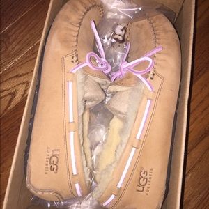 Never worn ugg slippers with box