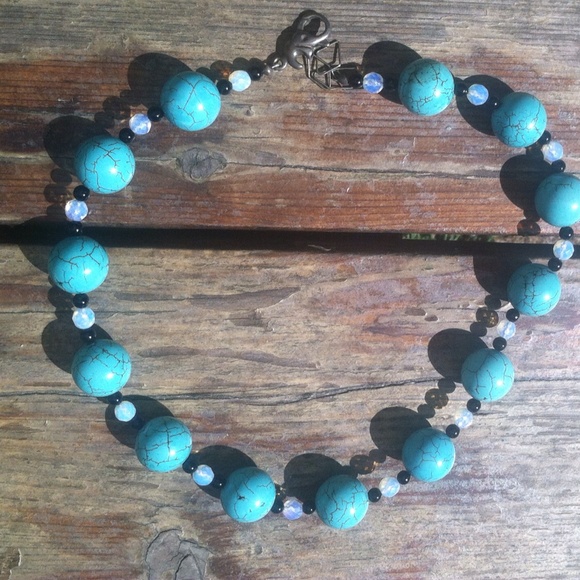 MOVING SALE: Turquoise necklace