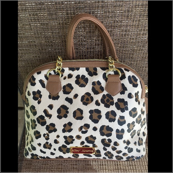Betsey Johnson Handbags - 🎉HOST PICK🎉 Betsey Johnson Cheetah Print Satchel