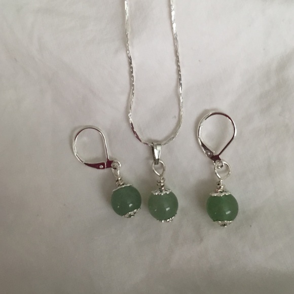Jade earrings - Picture 3 of 4