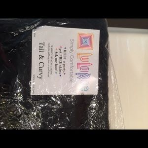 Lula Roe black leggings.