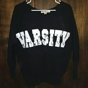 Varsity crewneck lightweight