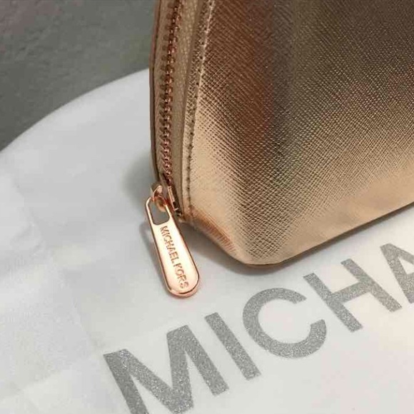 *SOLD* Michael Kors Makeup bag - Picture 2 of 4