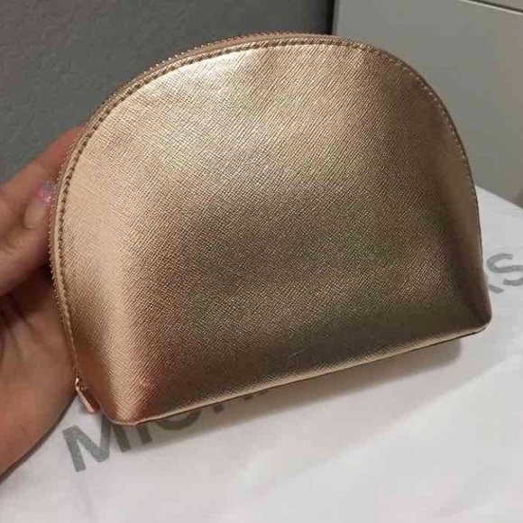 *SOLD* Michael Kors Makeup bag - Picture 4 of 4