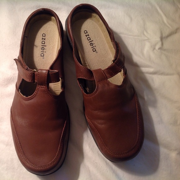 Dark tan shoe