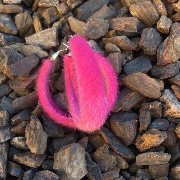 Rabbit Ears - Picture 2 of 4