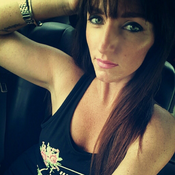 Follow me on IG 📷 Meet your Posher, Renee' - Picture 10 of 11