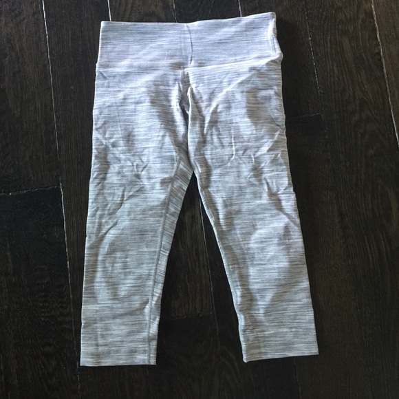 Lululemon wonder under crops