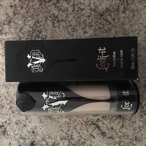 Kat Von D Lock it foundation