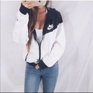 Looking for nike windbreaker size M