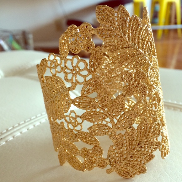 Stella and Dot chantilly lace cuff