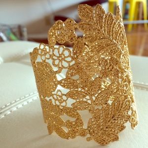 Stella and Dot chantilly lace cuff