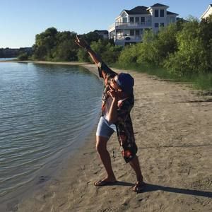 Meet your Posher, Estelio