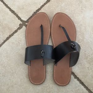 Mossimo black sandals.
