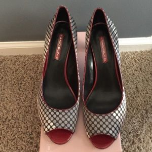 Bandolino peep toe pump
