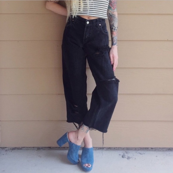 DISTRESSED VINTAGE LEVI JEANS