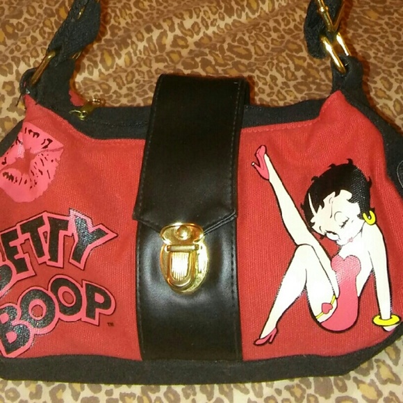 Medium-sized hand/shoulder purse