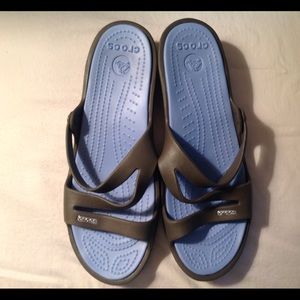 Gray/blue Crocs sandal