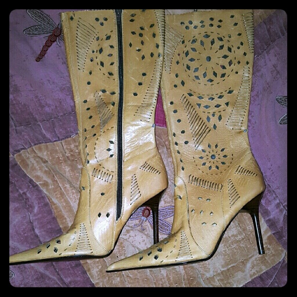 Boots with cut-outs