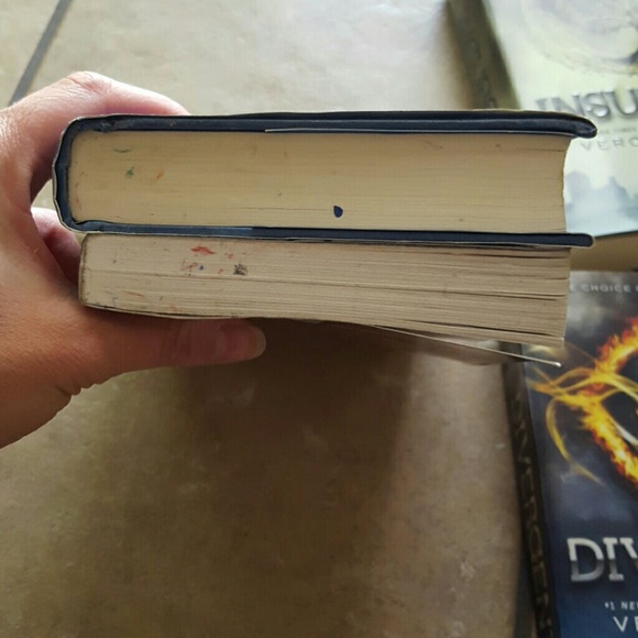 Hunger games and Divergent - Picture 2 of 3