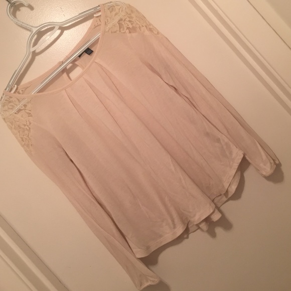American eagle cream lace shoulder top
