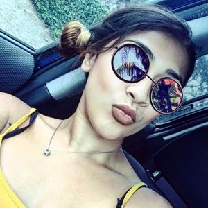 Meet your Posher, Adriana