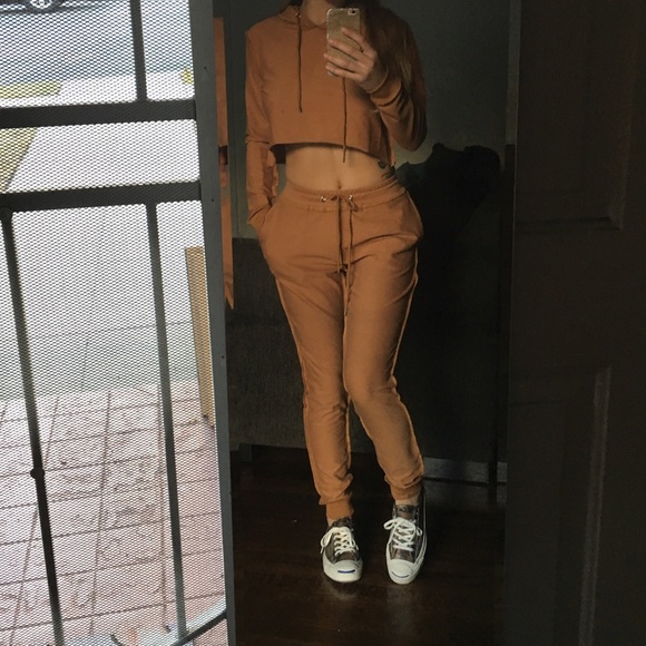 LAST//Inside Out Cropped Sweatsuit 🍂 - Picture 2 of 4