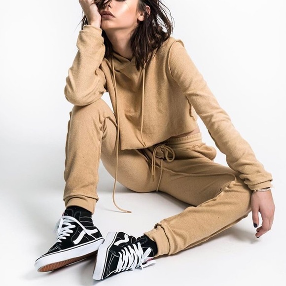 LAST//Inside Out Cropped Sweatsuit 🍂 - Picture 3 of 4