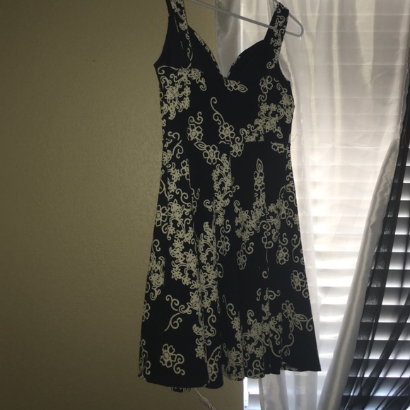 Dress - Picture 2 of 4