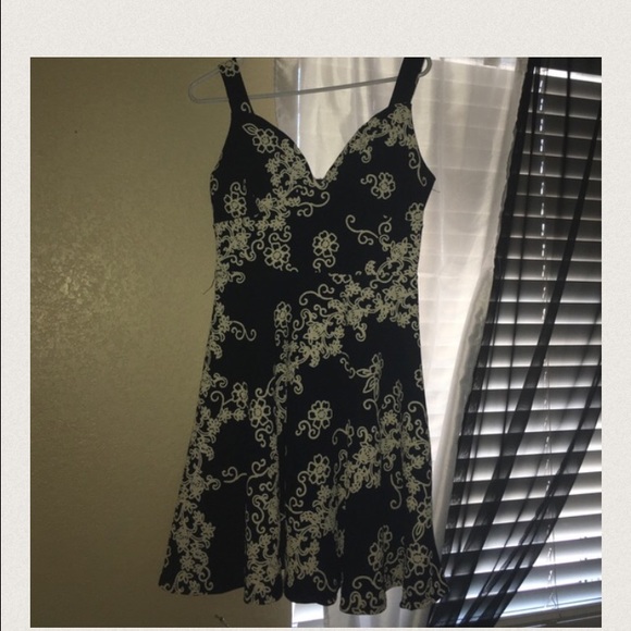 Dress - Picture 4 of 4