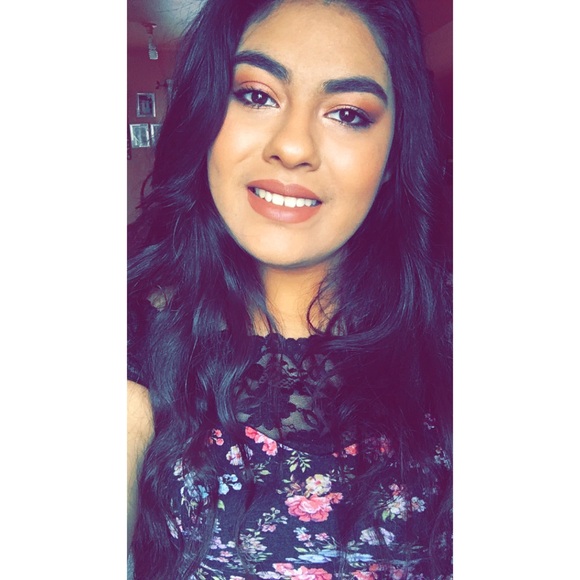 Meet your Posher, Ana