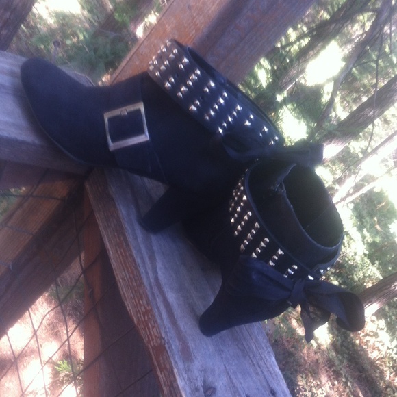 HOST PICK 9-21-16Black belt boot bling - Picture 3 of 3