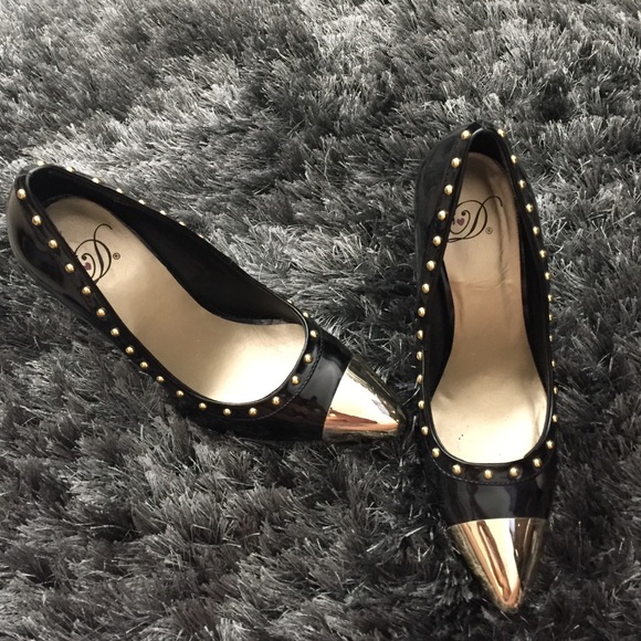 Diva Lounge Shoes - 🌺HP🌺 Gold Studded Pumps