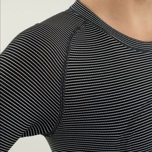 Lululemon Swiftly LS black/white stripe Size 6