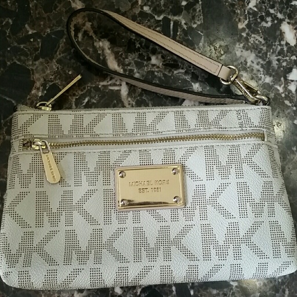 Authentic Michael Kors wristlet