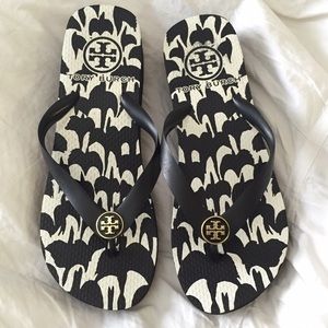 Tory burch flip flops
