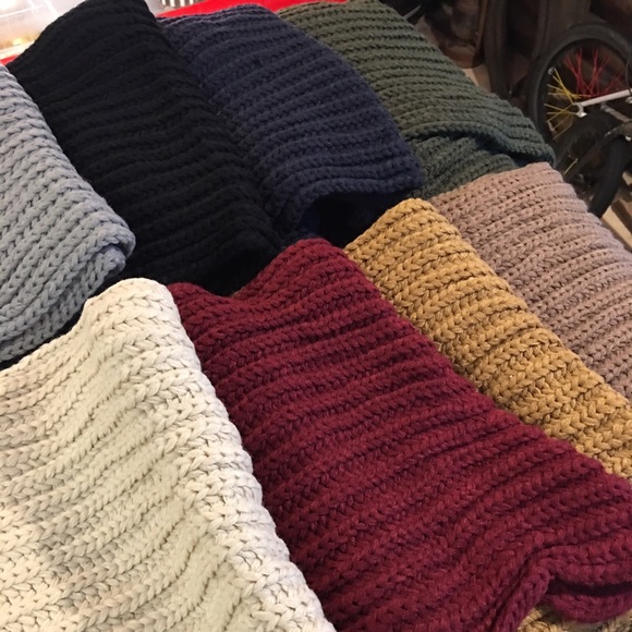 8 Colors! SOFT!!!!! Cozy Knit Infinity Scarf - Picture 4 of 4