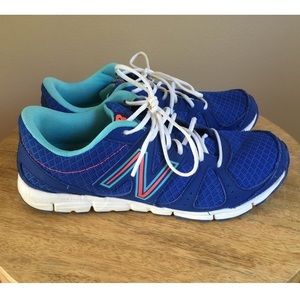 NEW BALANCE TENNIS SHOES