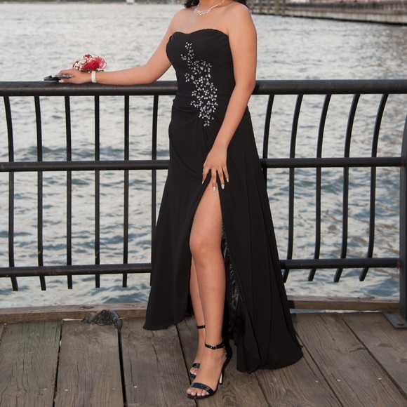 Black prom dress - Picture 2 of 3